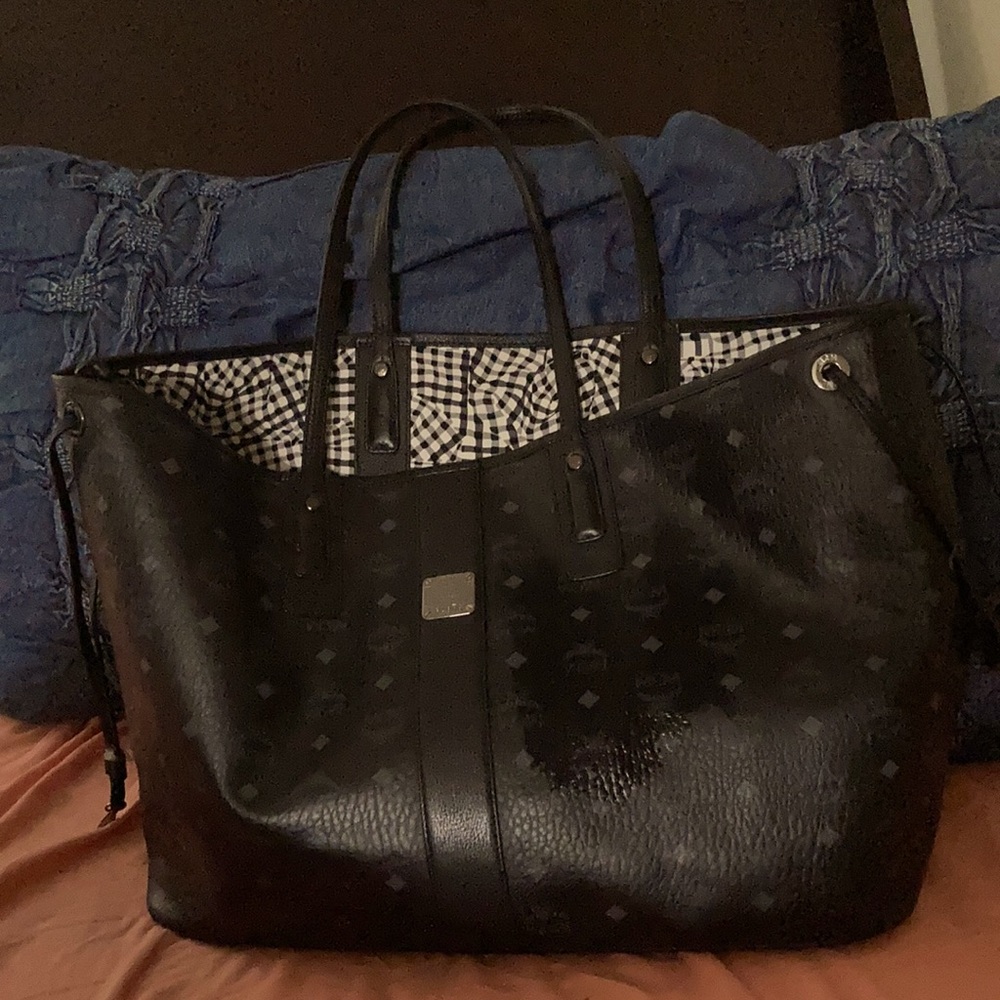 Genuine Large MCM Liz tote in Visetos print. Small pouch/tote included